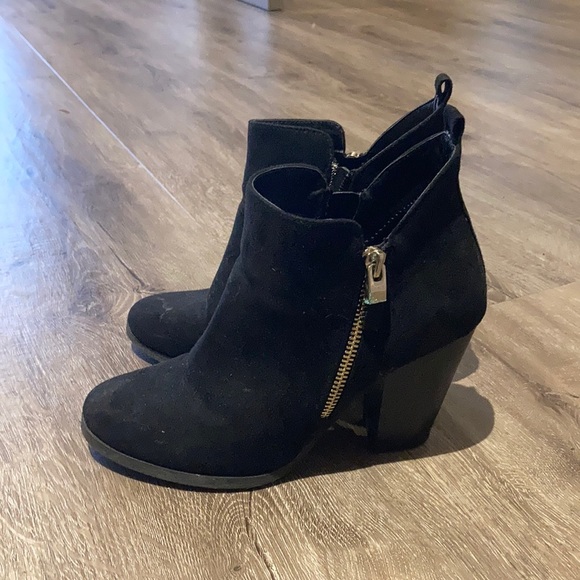 High heels black.